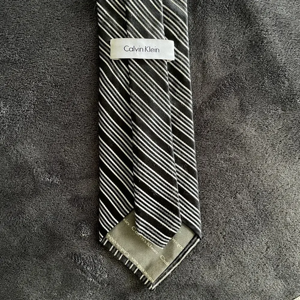 Calvin Klein Men's REPP Tie Handmade 100% Silk Handmade Black Grey